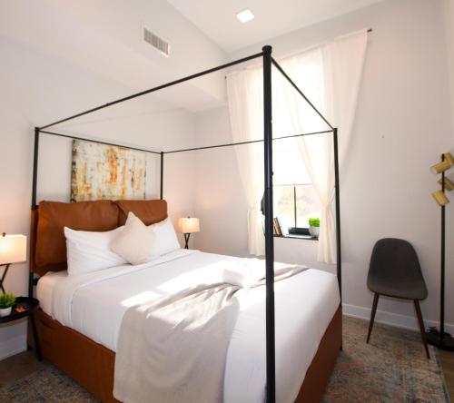 Downtown 3B2B Apt with full kitchen, Sleeps 6,Near PPAC & Dining