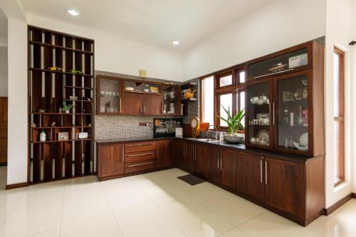 주방, Sandila Villa in 마타라 시티