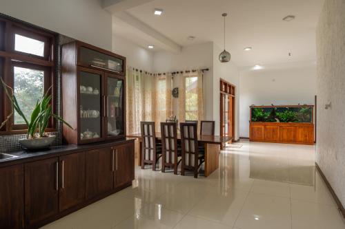 주방, Sandila Villa in 마타라 시티