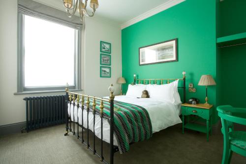 Crown Hotel - image 10