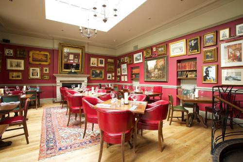 Crown Hotel - image 13