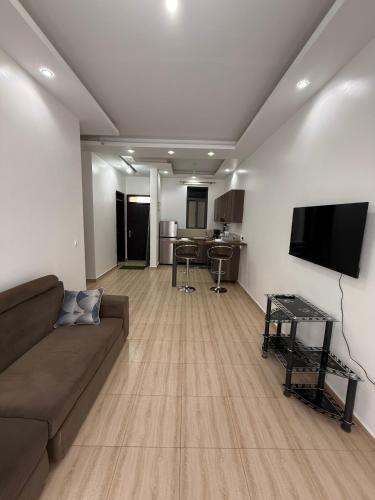 Bright & Modern 1-Bedroom Apartment at Pearl Marina in Lyamutundwe