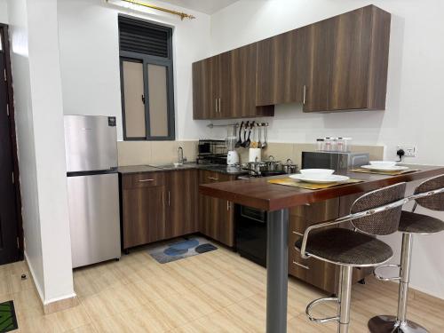 keuken, Bright & Modern 1-Bedroom Apartment at Pearl Marina in Lyamutundwe