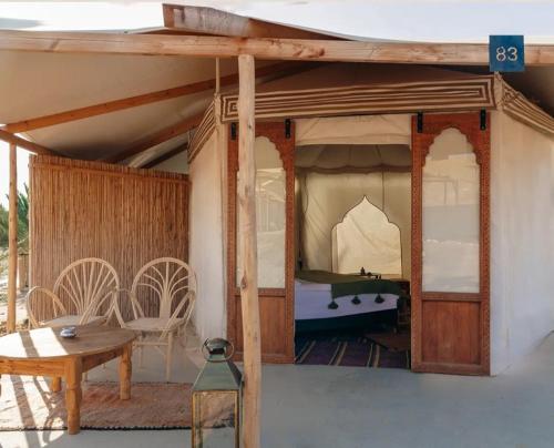 Amara Tzukim in Tsukim