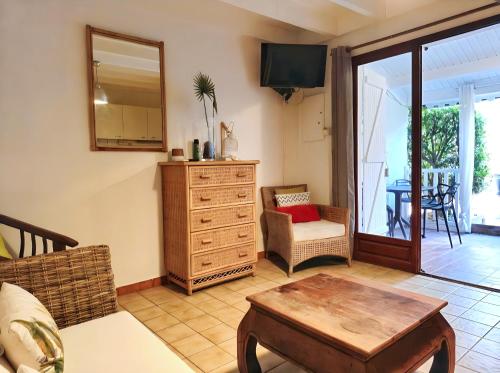 Joli appartement climatisé avec cuisine, salle d'eau, chambre et terrasse (Joli appartement climatise avec cuisine, salle d'eau, chambre et terrasse) in Saint Martin