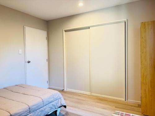 Christchurch Work Friendly Room in Ilam