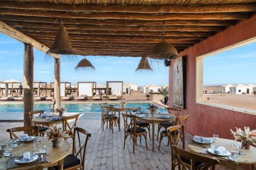 Restaurant, Les Terrasses d'Agafay - Camp - Heated pool - Activities in El Arissa