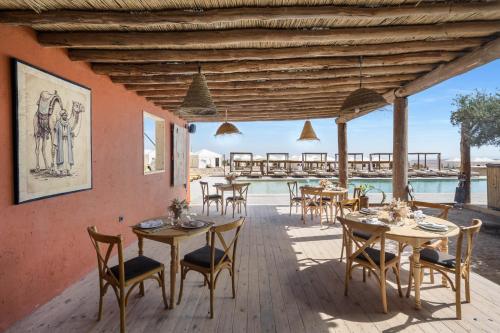Restaurant, Les Terrasses d'Agafay - Camp - Heated pool - Activities in El Arissa