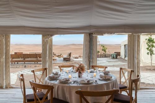 Restaurant, Les Terrasses d'Agafay - Camp - Heated pool - Activities in El Arissa