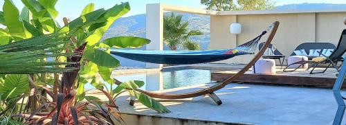 Luxueux appartement dans propriété contemporaine, jardin privatif, piscine - Location saisonnière - La Roquette-sur-Siagne