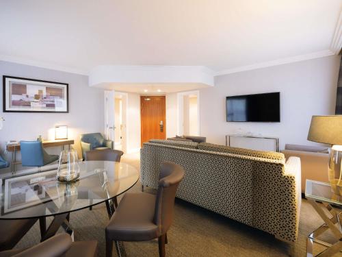 Sofitel London Gatwick - image 11