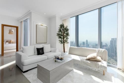 Maison Privee - City Heights Retreat with Panoramic Skyline Views, Dubai