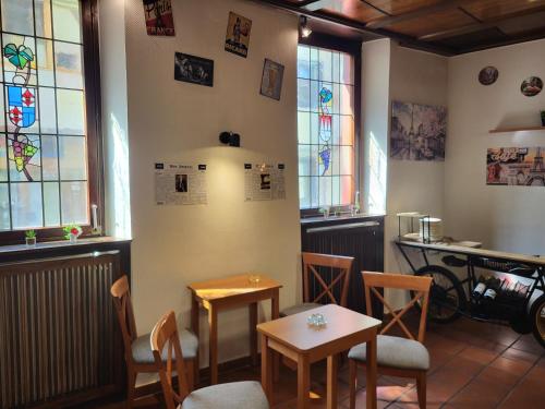 Hotel Eisenbahn - ruhige Zimmer im Zentrum von Karlstadt, ideal für Radfahrer (Hotel Eisenbahn - Peruanisches Restaurant - Zentral in Karlstadt-Fahrradfahrer- und Familienfreundli) in 卡爾施塔特