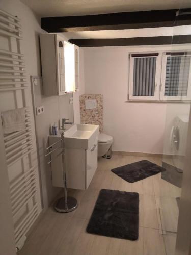 Fürdőszoba, Ferienhaus Familie Böelke (Ferienhaus Familie Boelke) in Monheim am Rhein