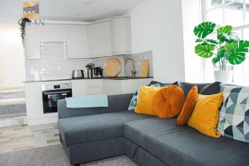 Stylish 1-Bed Flat Sleeps 4 Free Parking in Bathampton