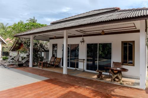 Sunrise House Room Type - King Room with Pool View Sunrise House Room Type - King Room with Pool View