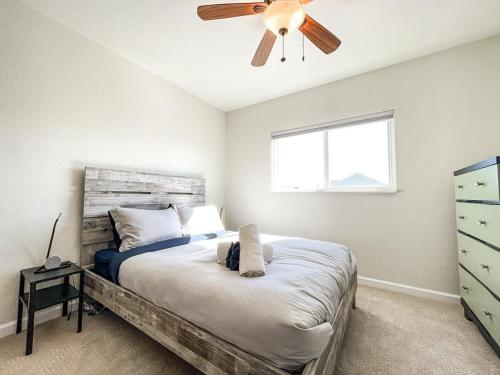 1040 Pond Side - image 2