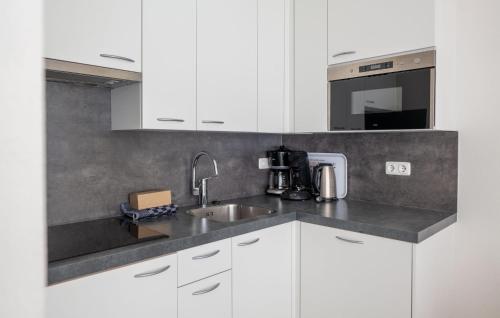 Three-Bedroom Holiday Home in Woudsend - image 5