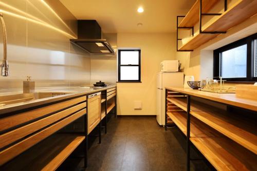 东上野 上野駅徒歩6分 超高級4階建て新築一軒家 最大10名