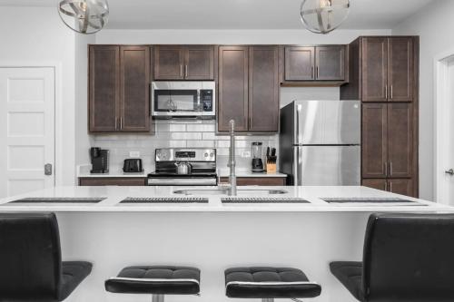 Affordable 2-Bedroom Fishers Pool View - image 12