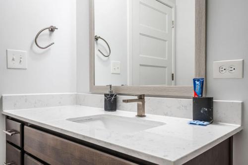 Affordable 2-Bedroom Fishers Pool View - image 3