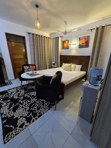 Dee Kijanis studio apartment in Mombasa