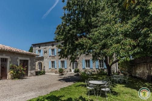 . Un Petit Château