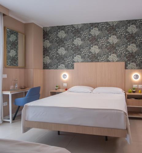1 double bed, 1 twin bed