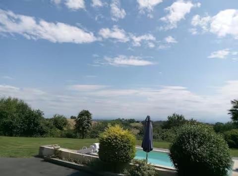 Maison vue sur les pyrénees (Maison vue sur les pyrenees) in Sauveterre-de-Béarn