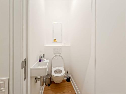 self check in Ixelles Apartment Retreat in the Heart of Brussels, Brusel (fotografie 7)