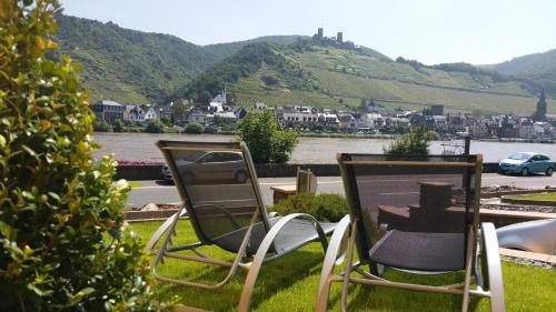 Gästehaus Burgberg, Weinhaus Fries in Kattenes, Deutschland