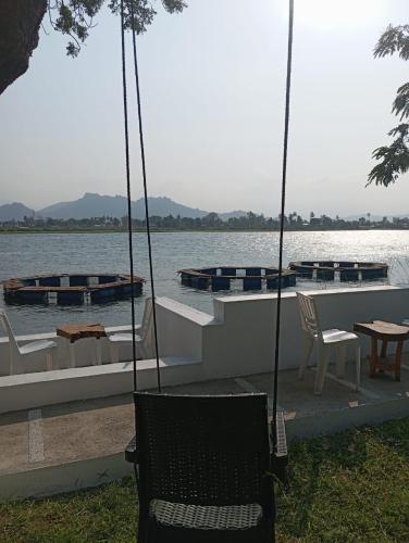 Restoran, Captains Villa - where Lake Malawi and Shire River meet, historical hotel at waterfront next to the  in Mangochi