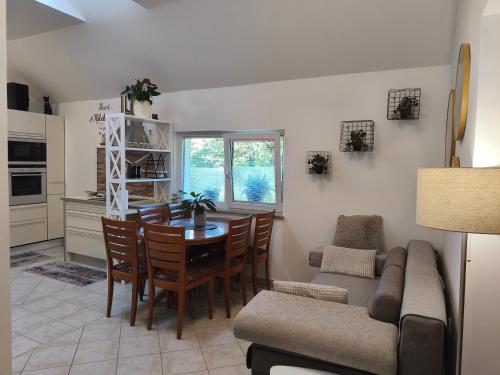 Apartma Ariana in Loce