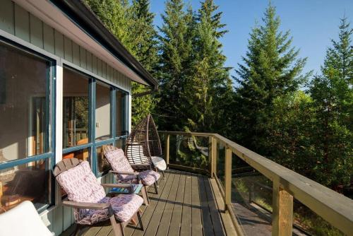 The Mushroom Manor B&B and Cedar Sauna near Seaside Kitchen