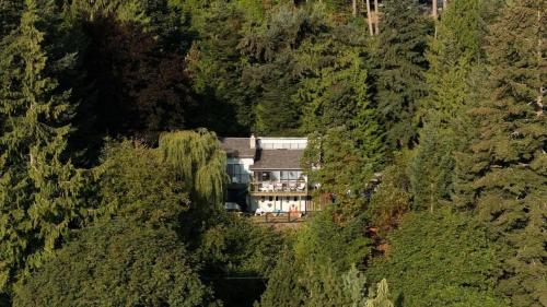 The Mushroom Manor B&B and Cedar Sauna near Seaside Kitchen