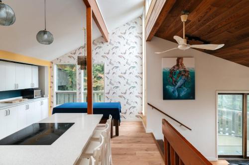 The Mushroom Manor B&B and Cedar Sauna near Seaside Kitchen