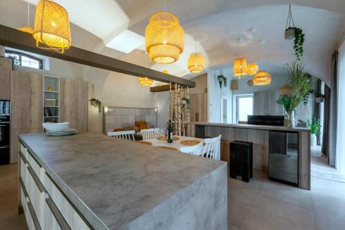 Cocina, Moderní a útulné studio na statku z roku 1880 (Moderni a utulne studio na statku z roku 1880) in Prague 22