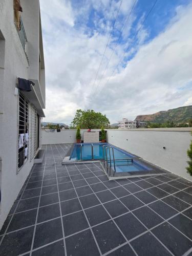 Mountain Crest Villa near Karla Caves