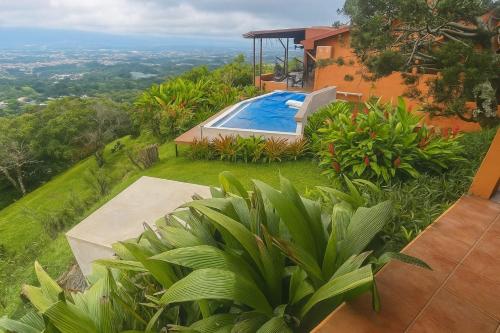 Stunning Views from Coffee Country Villa - 25 min to SJO in Itiquis