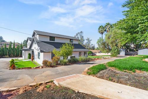 Spacious Modern Farmhouse Retreat with Two Kitchens and Pool - Ideal for Large Groups and Families in Poway