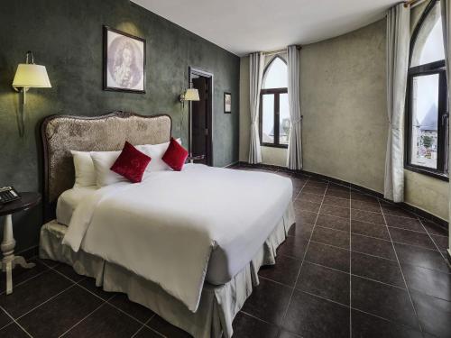 room detail thumbnail 1