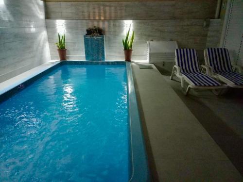 Piscina, Sobrado aconchegante com Piscina Ar Condicionado 3 quartos a 150 metros do mar no Brejatuba in Guaratuba