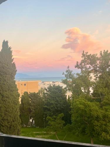 Perfect location! Walk a few minutes to restaurants lovely beach town train and bus - image 5