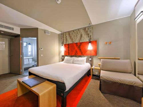 Queen Room with extra bed