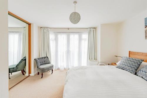 Lovely bright mews townhouse in Східний Грінстед