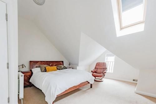 Lovely bright mews townhouse in Східний Грінстед