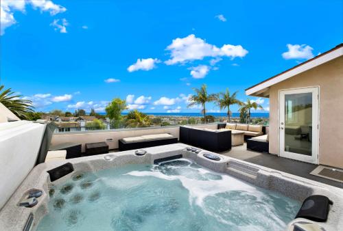 Oceanview Oasis with Roofdeck Hot Tub – khách sạn tại Carlsbad