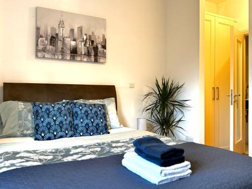 The Blue Haven - Calm and Cozy Stay in Mallow Road
