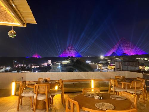 Pyramids Top view inn, Le Caire
