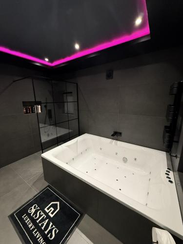 Facilities, SK Stays Modern Luxury Home With Jacuzzi Bath & Cinema Room in Shipley